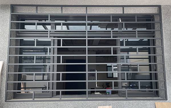 造型防盜窗.jpg 造型防盜窗.jpg