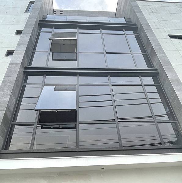 工田松竹 - 玻璃帷幕.jpg