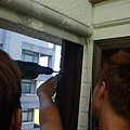 安裝全程皆有吸塵器吸土粉.JPG