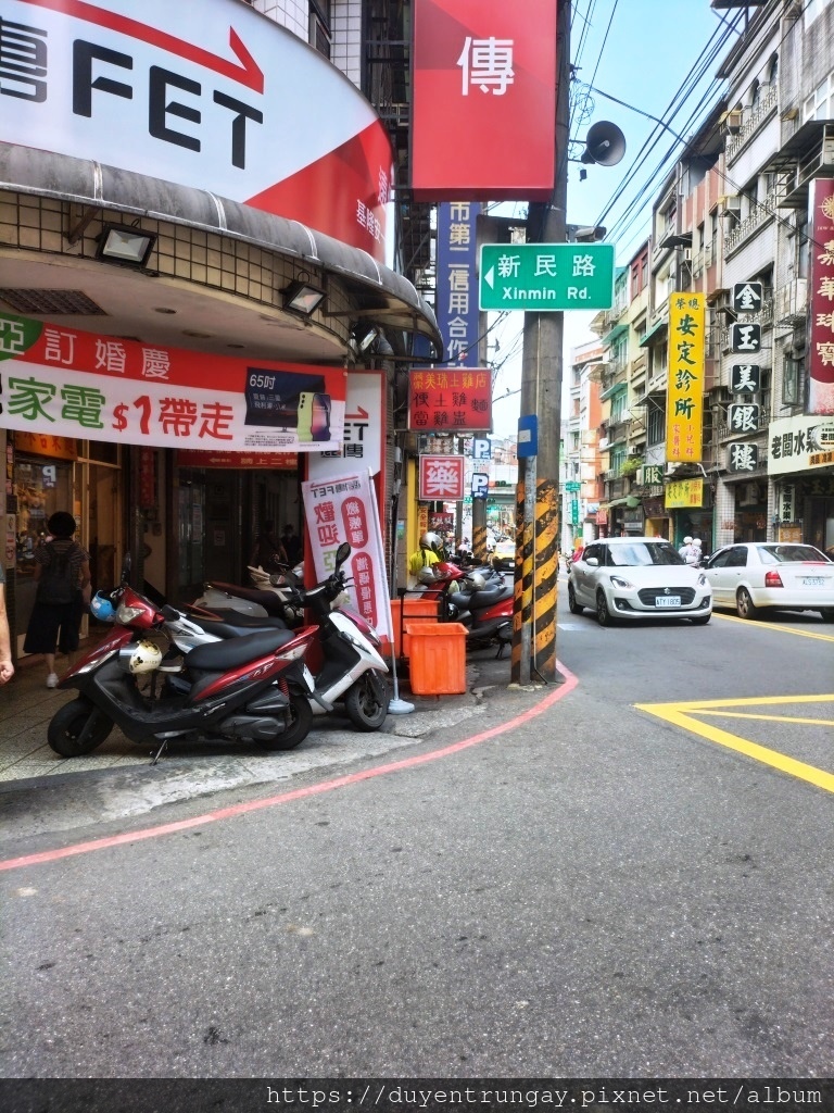 基隆火車站旁~安樂市場商圈，近便利商店生活機能超好～各式商店