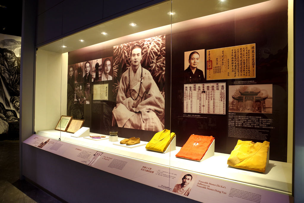 10030.JPG本館內的佛光宗史館，介紹了星雲大師弘法的一生，以及佛光至葉的擴展。