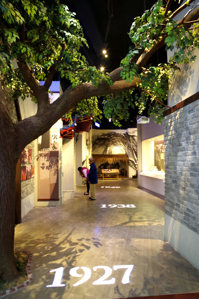 10031.JPG本館內的佛光宗史館，介紹了星雲大師弘法的一生，以及佛光至葉的擴展。
