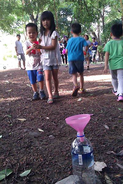 小朋友來找老樹了 小朋友來找老樹了