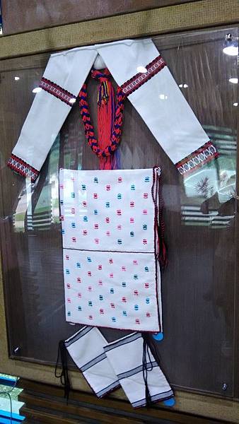 P_20161214_081747_太魯閣族服飾+.jpg P_20161214_081747_太魯閣族服飾+.jpg