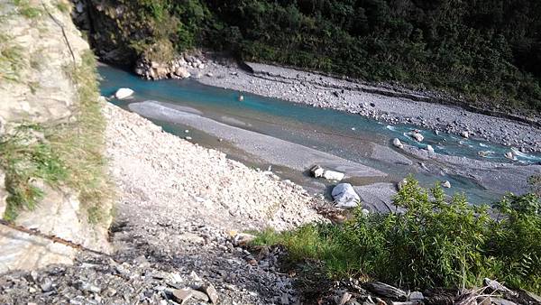 P_20161214_090740_路旁的溪谷+.jpg P_20161214_090740_路旁的溪谷+.jpg