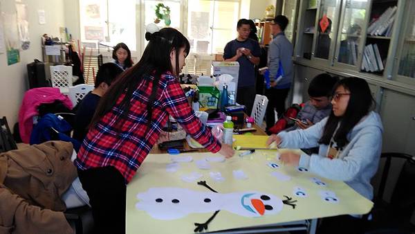 P_20161217_124902_雪寶製作中4+.jpg P_20161217_124902_雪寶製作中4+.jpg