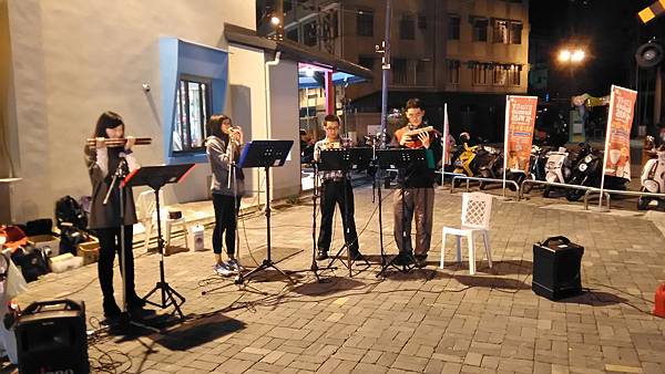 P_20161217_180723_舊鐵道表演1+.jpg P_20161217_180723_舊鐵道表演1+.jpg