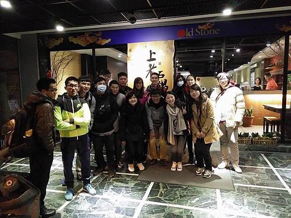 15591999_n_火鍋店慶功合照+