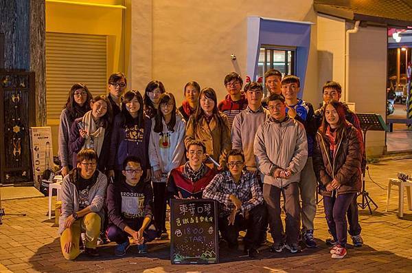 15780669_舊鐵道表演合照+