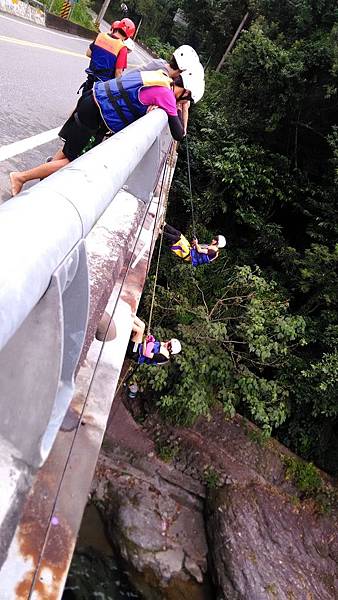 P_20161214_114706_東華湖畔垂降2+.jpg P_20161214_114706_東華湖畔垂降2+.jpg