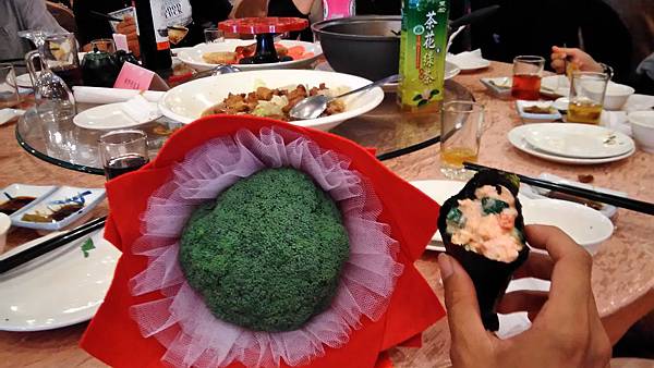 帶著花椰菜繼續吃喜酒+.jpg