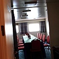 這應該是高級船員用餐室吧。