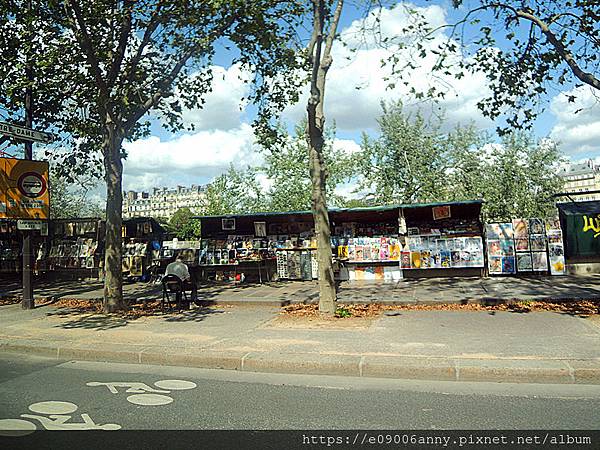 2019-08-20 巴黎5區搭公車到 塞納河畔 (4).jpg