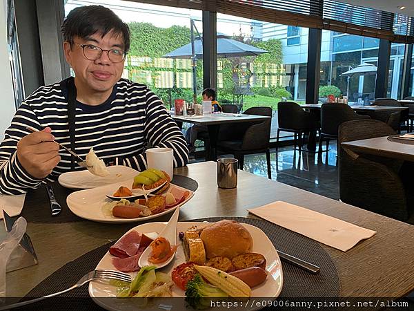 甜蜜CD家住台北寒舍艾麗酒店早餐後去象山走走 (28).jpg