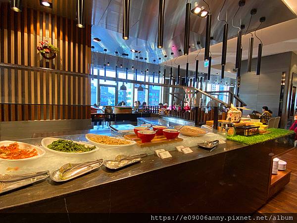 110.12.10萬華凱達飯店家庭房一泊二食.百宴早餐.龍山寺 (18).jpg