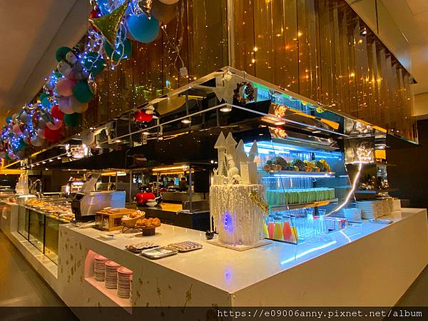 CD家住寒舍艾美酒店早餐後去市府廣場看演唱會.101跨年 (24).jpg