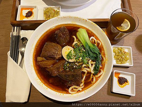 甜蜜CD家住台北中山久昱希爾頓逸林酒店早餐與牛肉麵晚餐 (7).jpg
