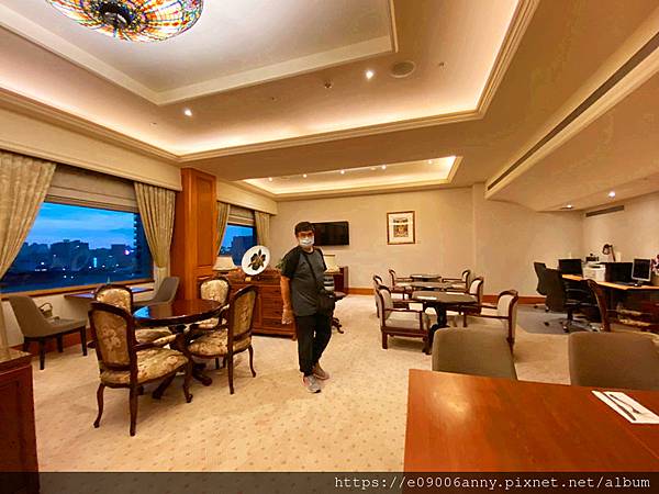 甜蜜CD加入住台北福華飯店行政套房.在貴賓室吃晚餐,晚茶,泳池、健身房,彩虹座早餐 (13).jpg 甜蜜CD加入住台北福華飯店行政套房.在貴賓室吃晚餐,晚茶,泳池、健身房,彩虹座早餐 (13).jpg
