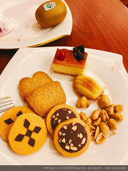 甜蜜CD加入住台北福華飯店行政套房.在貴賓室吃晚餐，晚茶，泳池、健身房，彩虹座早餐 (16).jpg