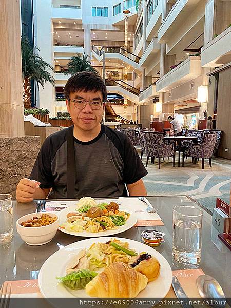 甜蜜CD加入住台北福華飯店行政套房.在貴賓室吃晚餐，晚茶，泳池、健身房，彩虹座早餐 (37).jpg