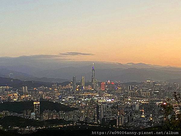 11203甜蜜CD家到台北內湖碧山巖看夕陽夜景 (10).jpg