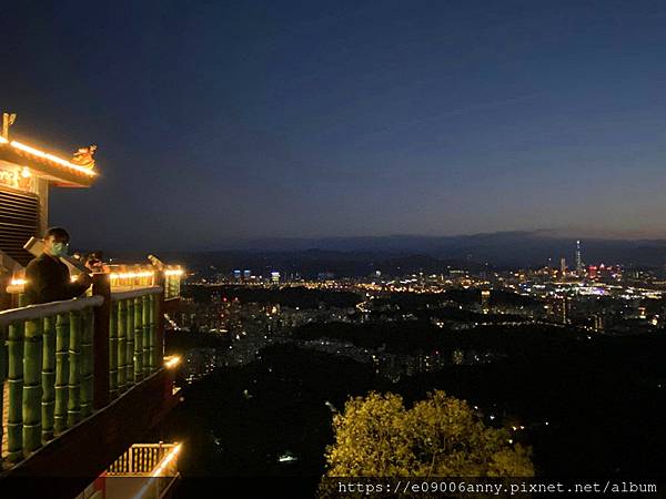 11203甜蜜CD家到台北內湖碧山巖看夕陽夜景 (25).jpg