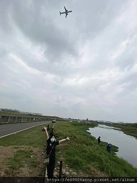 甜蜜CD家到國防砲陣地運動公園看飛機 (14).jpg