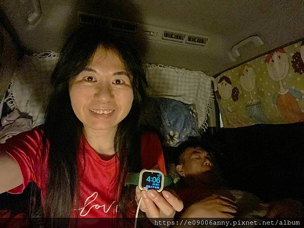 11204甜蜜CD家跟著媽祖繞境晚上從鎮瀾宮走到大甲溪橋看煙火 (59).jpg