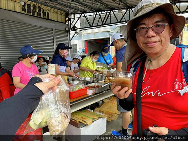 1120422甜蜜CD家跟著媽祖繞境早上從追分走到南瑤宮 (42).jpg