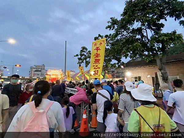 1120429甜蜜CD家跟大甲媽祖遶境回鑾從清水紫雲巖走到朝興宮 (13).jpg