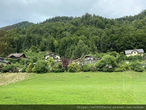 甜蜜CD家奧捷斯匈之旅2023-08-02-11h43m17Day3-1搭火車去哈修塔特因修路換巴士.風景很美.jpg