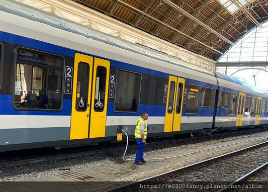 甜蜜CD家奧捷斯匈之旅2023-08-10-14h26m33Day11-3搭車去布達佩斯Keti火車站，搭火車到維也納，火車上簡介.jpg