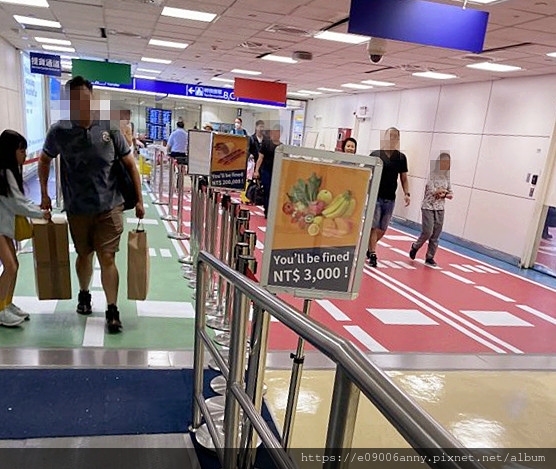 甜蜜CD家奧捷斯匈之旅2023-08-13-07h18m05DAY13-2 維也納機場，長榮直飛台北(飛機餐與機上簡介)，航程中突發衝突事件.jpg