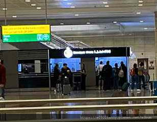 甜蜜CD家杜拜埃及之旅2024-01-26-14h45m39DAY3-2搭阿聯酋到開羅，搭免費接駁車到機場巴士總站.jpg