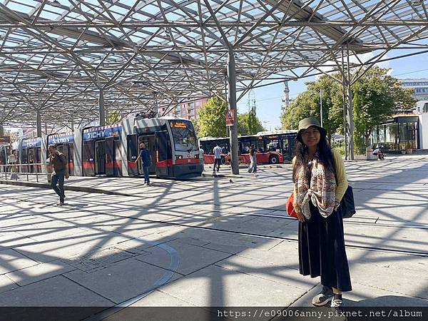 Day14-2甜蜜CD家歐洲7國~奧地利維也納Kaiserwiese公園的遊樂場，搭obb去維也納機場 (16).jpg