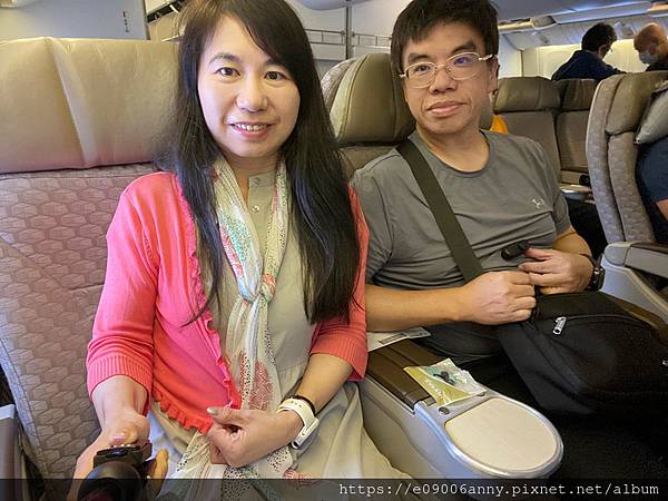 甜蜜CD家吉隆坡之旅Day1-1桃園機場二航廈五樓免費觀景台，坐在豪經艙，再度起飛 (1).jpg