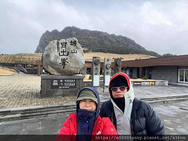 2025甜蜜CD家Day3-2濟州島城山日出峰下雪了 (1).jpg