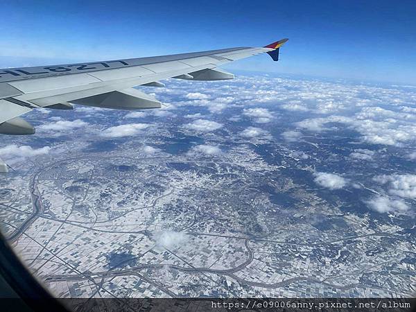 2025甜蜜CD家Day4-2從濟州機場搭韓亞航到首爾金浦機場,濟州機場午餐,在空中看銀白世界的雪景 (5).jpg 2025甜蜜CD家Day4-2從濟州機場搭韓亞航到首爾金浦機場,濟州機場午餐,在空中看銀白世界的雪景 (5).jpg