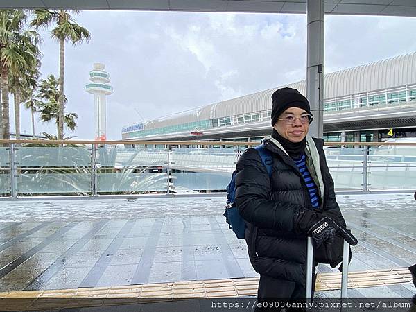 2025甜蜜CD家Day4-2從濟州機場搭韓亞航到首爾金浦機場，濟州機場午餐，在空中看銀白世界的雪景 (6).jpg