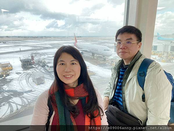 2025甜蜜CD家Day4-2從濟州機場搭韓亞航到首爾金浦機場，濟州機場午餐，在空中看銀白世界的雪景 (3).jpg