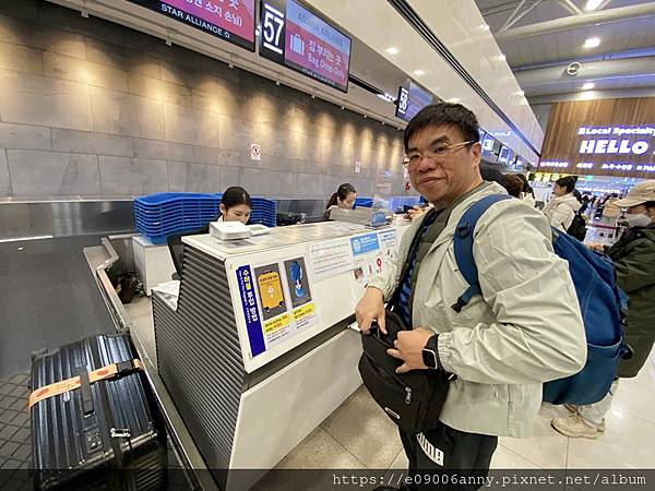 2025甜蜜CD家Day4-2從濟州機場搭韓亞航到首爾金浦機場，濟州機場午餐，在空中看銀白世界的雪景 (7).jpg