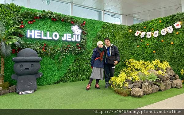 2025甜蜜CD家Day4-2從濟州機場搭韓亞航到首爾金浦機場，濟州機場午餐，在空中看銀白世界的雪景 (8).jpg