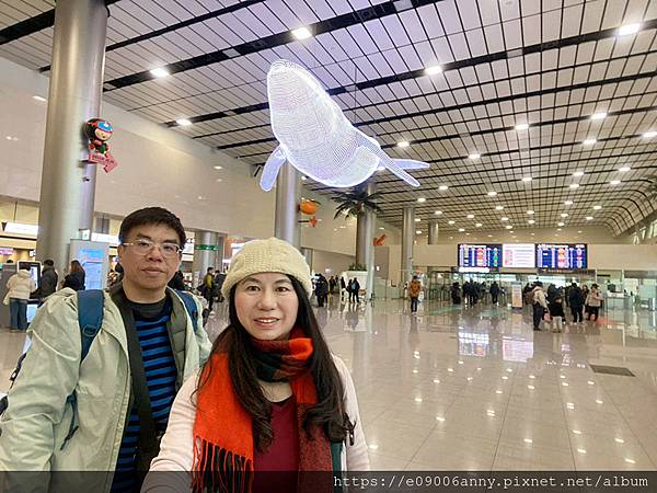 2025甜蜜CD家Day4-2從濟州機場搭韓亞航到首爾金浦機場，濟州機場午餐，在空中看銀白世界的雪景 (10).jpg