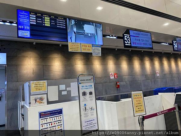 2025甜蜜CD家Day4-2從濟州機場搭韓亞航到首爾金浦機場，濟州機場午餐，在空中看銀白世界的雪景 (14).jpg