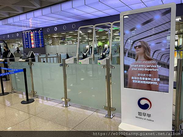 2025甜蜜CD家Day4-2從濟州機場搭韓亞航到首爾金浦機場，濟州機場午餐，在空中看銀白世界的雪景 (20).jpg