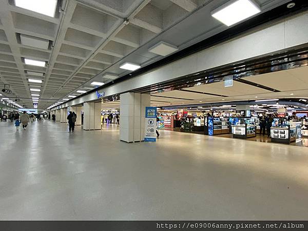 2025甜蜜CD家Day4-2從濟州機場搭韓亞航到首爾金浦機場，濟州機場午餐，在空中看銀白世界的雪景 (22).jpg