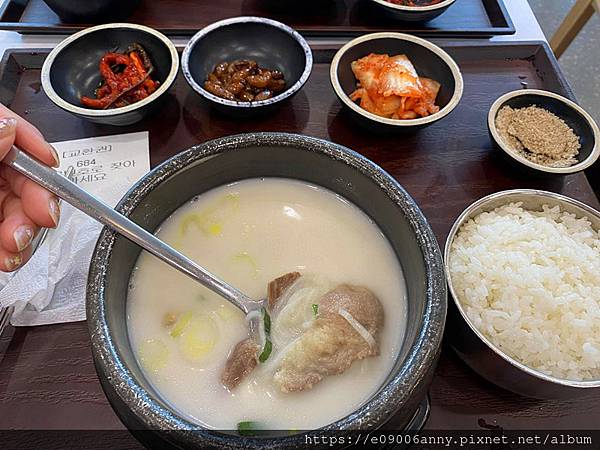 2025甜蜜CD家Day4-2從濟州機場搭韓亞航到首爾金浦機場，濟州機場午餐，在空中看銀白世界的雪景 (34).jpg