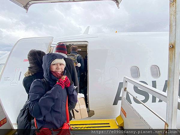 2025甜蜜CD家Day4-2從濟州機場搭韓亞航到首爾金浦機場,濟州機場午餐,在空中看銀白世界的雪景 (38).jpg 2025甜蜜CD家Day4-2從濟州機場搭韓亞航到首爾金浦機場,濟州機場午餐,在空中看銀白世界的雪景 (38).jpg