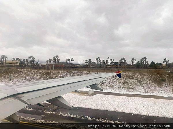 2025甜蜜CD家Day4-2從濟州機場搭韓亞航到首爾金浦機場，濟州機場午餐，在空中看銀白世界的雪景 (41).jpg