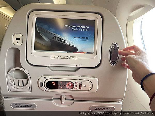 2025甜蜜CD家Day4-2從濟州機場搭韓亞航到首爾金浦機場，濟州機場午餐，在空中看銀白世界的雪景 (42).jpg